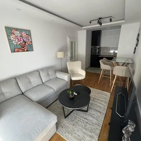 아파트 Star Lux 비옐리나